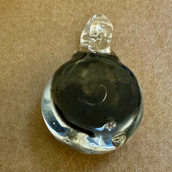 Elegant Blue and White Art Glass Pendant - Picture 2 of 3